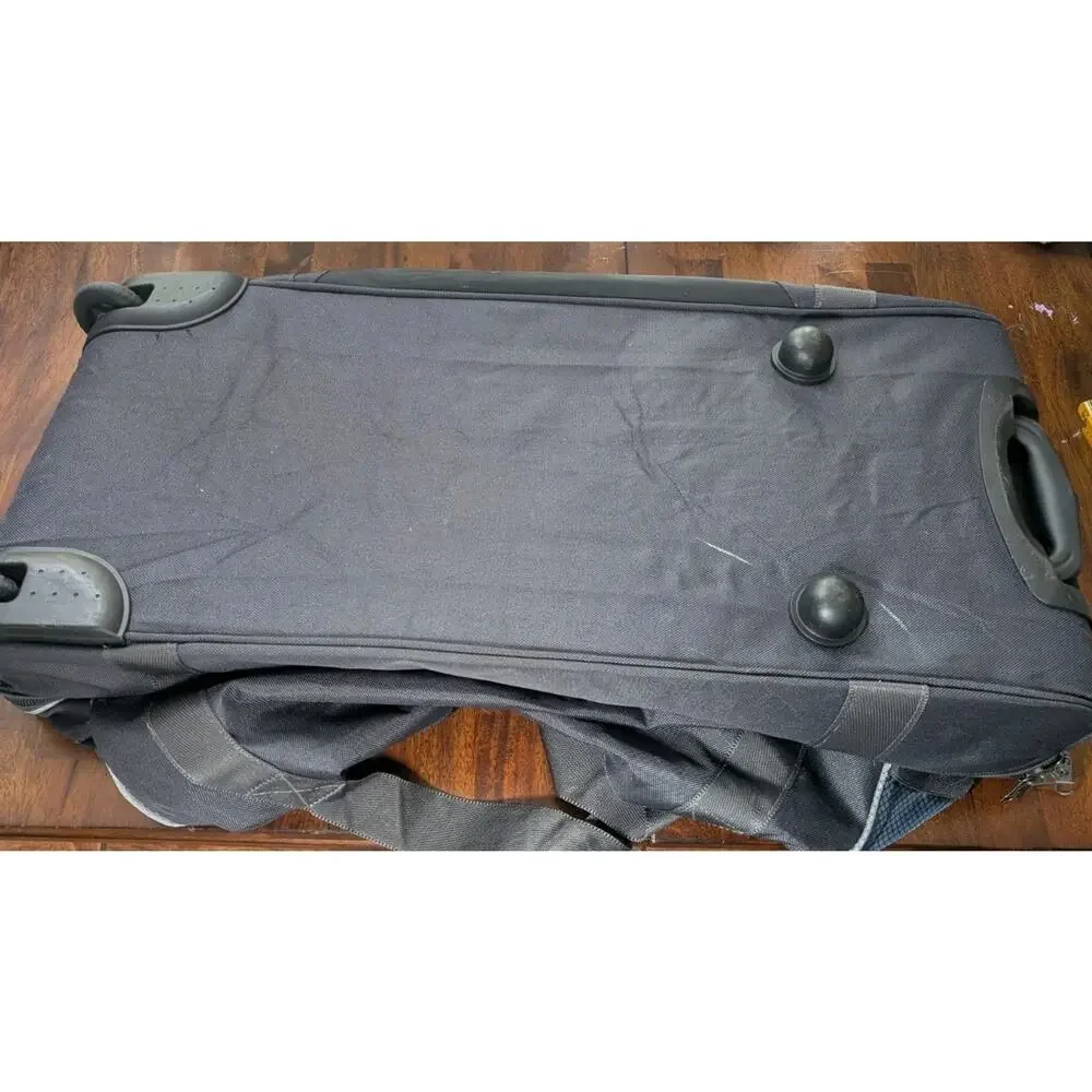SwissGear Rolling Duffel Bag Black Wheeled Travel Luggage Carry On Size
